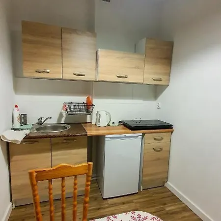 Pod Zaglami Teresa Strzemkowska *