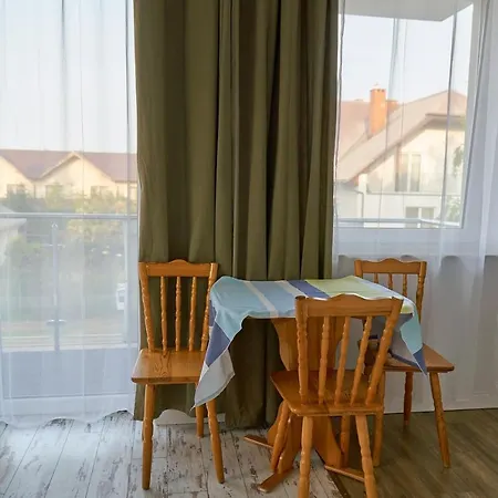 Pod Zaglami Teresa Strzemkowska *