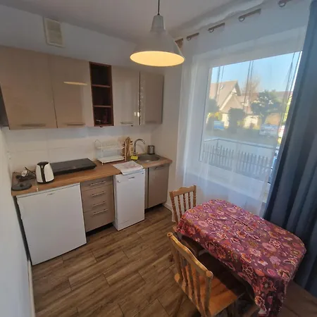 Pod Zaglami Teresa Strzemkowska *