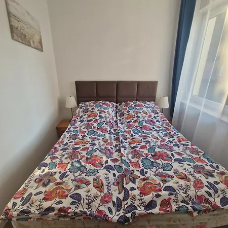 Pod Zaglami Teresa Strzemkowska