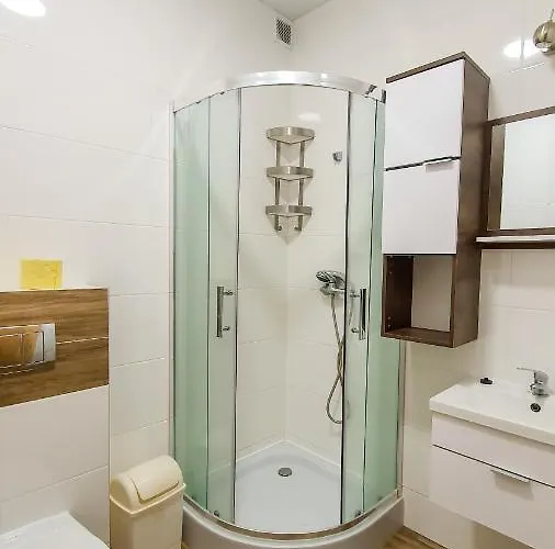 Pod Zaglami Teresa Strzemkowska * Białogóra