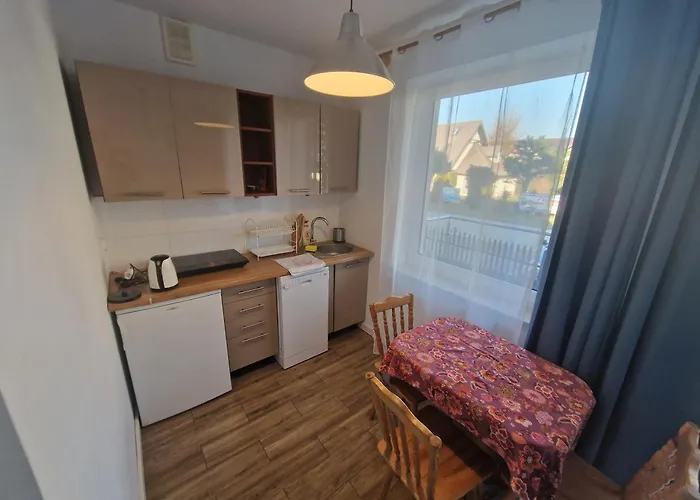 Pod Zaglami Teresa Strzemkowska *