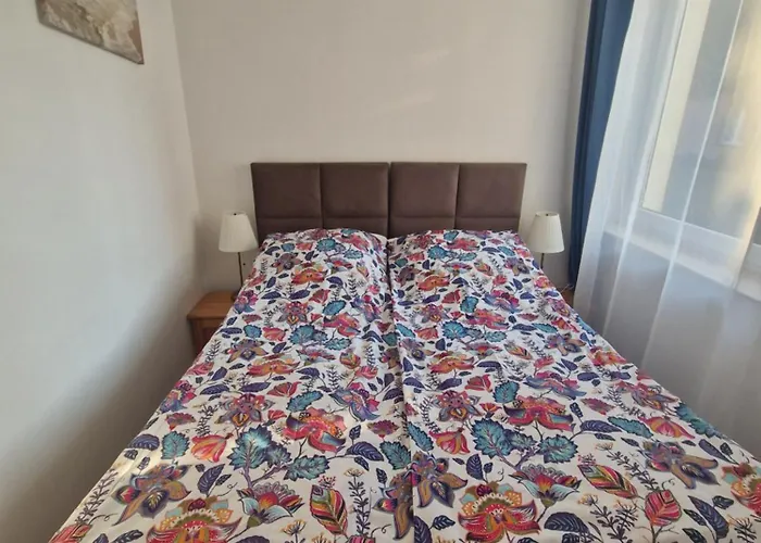 Pod Zaglami Teresa Strzemkowska